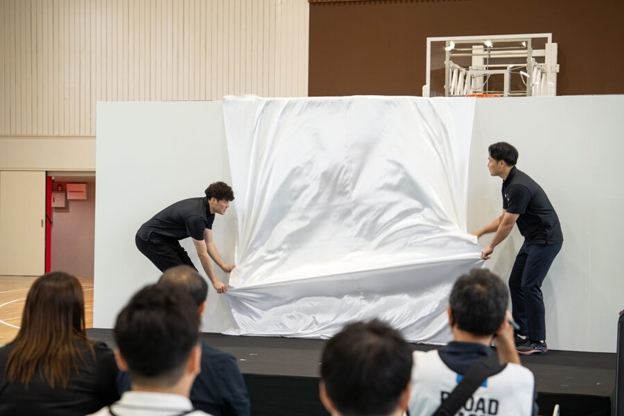 本村亮輔選手・山本翔太選手による除幕式