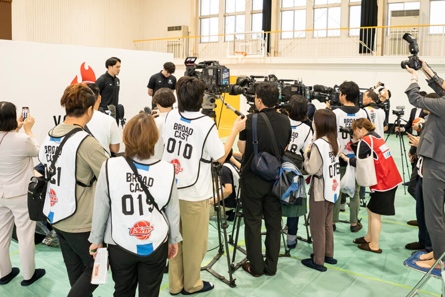 たくさんの報道陣