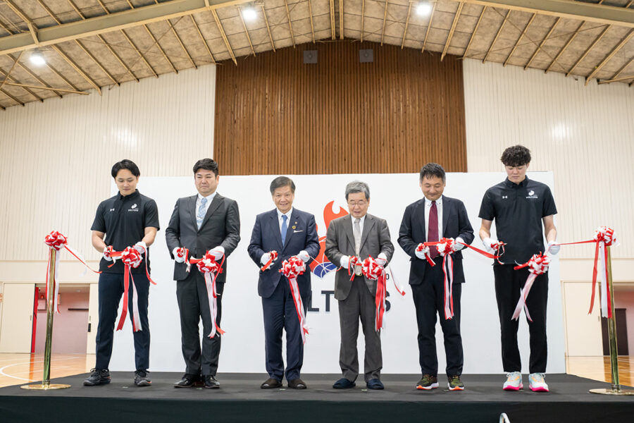 テープカットの瞬間