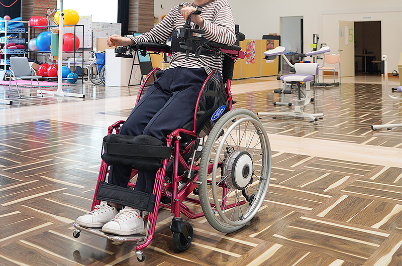 スタンドアップ車いす